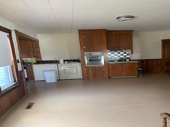 3rd image of 64 1/2 Kinsley Street