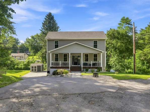 15 Rock Cut Lane, Pleasant Valley, NY 12569