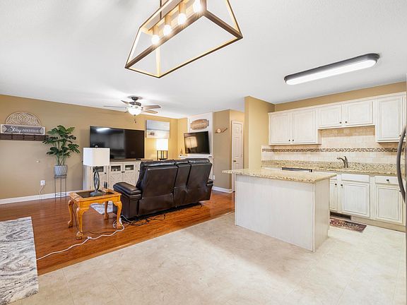 3rd image of 315 Old Franklin Pl
