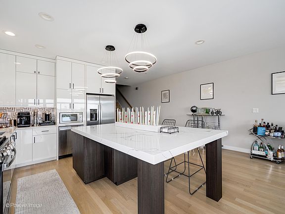 5th image of 1453 W Grand Ave #4