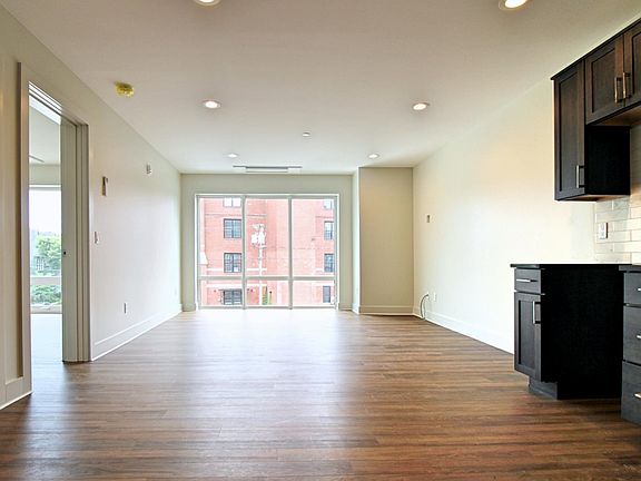 5th image of 1292 Westminster St #206