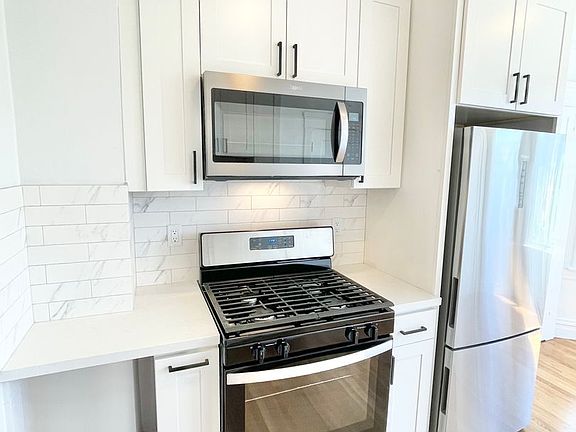 2nd image of 6200 California St APT 3