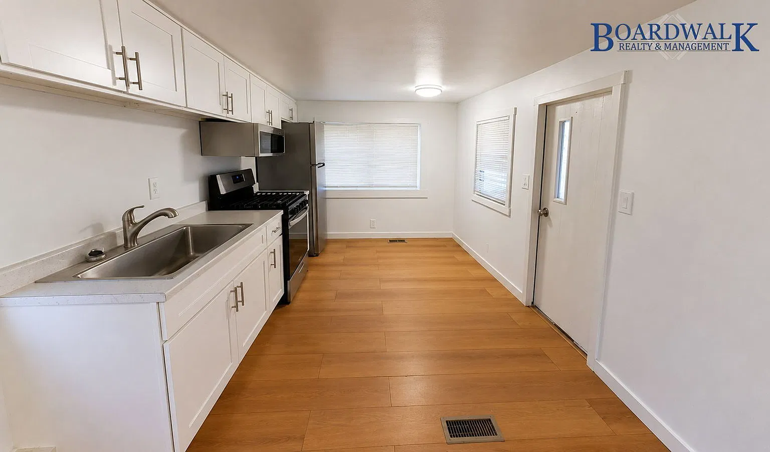 2 bed, 1.0 bath, 900 sqft, $1,200 — Photo 2