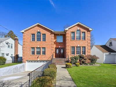 590 Foch Boulevard, Williston Park, NY, 11596