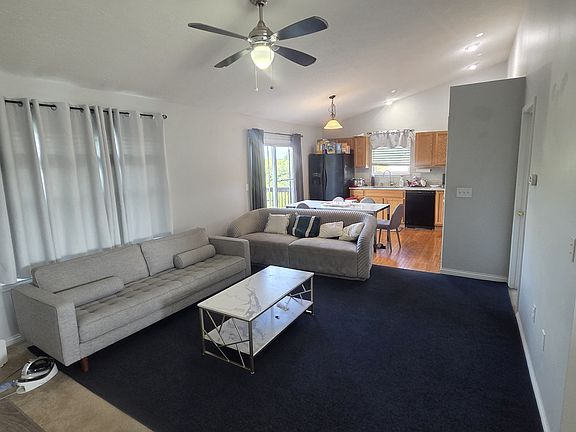 4th image of 575 Rosebud Cir