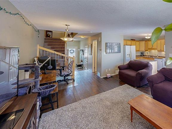 5th image of UNIT 2-22 QU'APPELLE CRESCENT