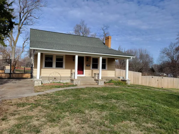 6812 W 82nd St, Overland Park, KS 66204