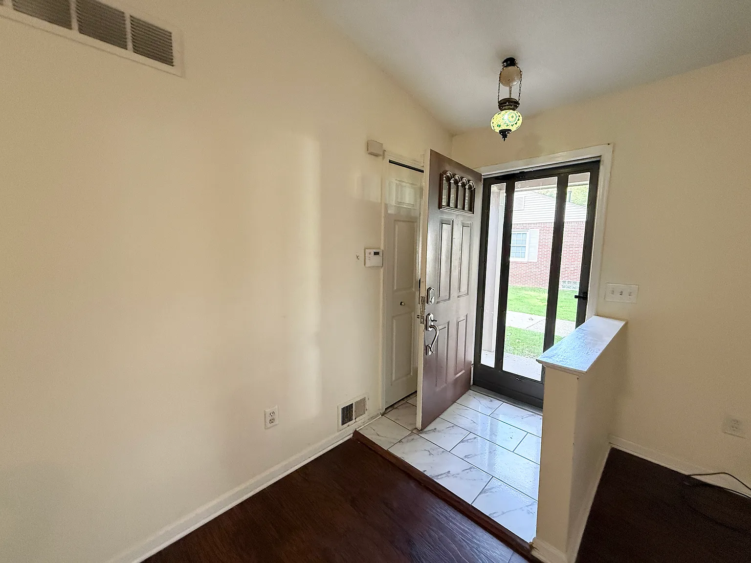 3 bed, 2050 sqft, $1,800 — Photo 3