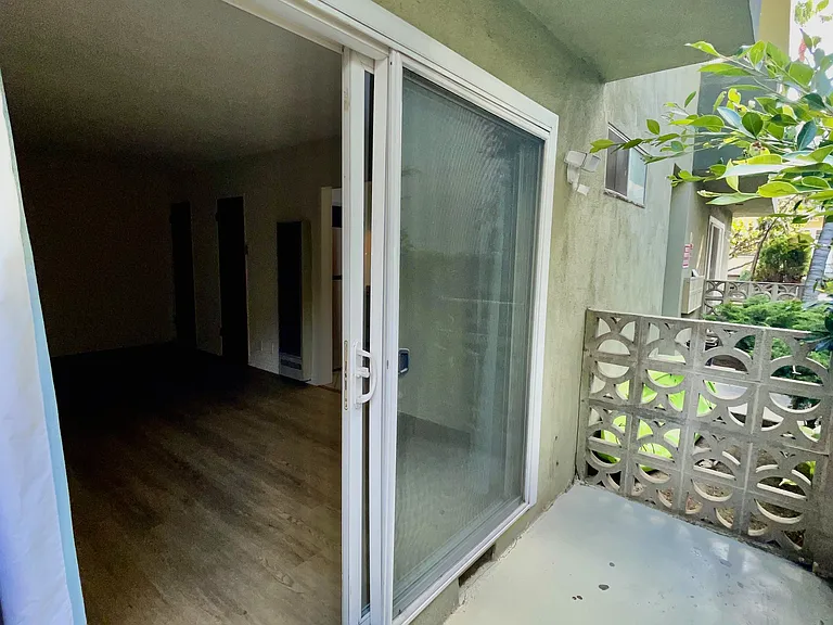 1226 Armacost Ave #2 — Photo 25