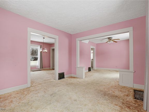 5th image of 992 Mill St