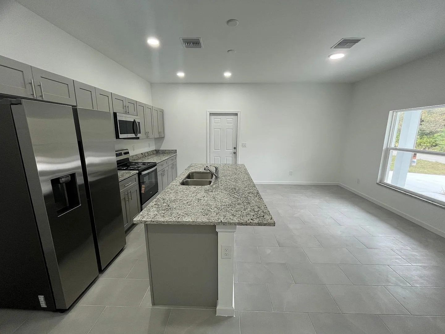 One Of A Kind! Brand New 1 Bedroom-1 Bath- 1 Car Garage In Desirable Lehigh Acres! — Photo 3