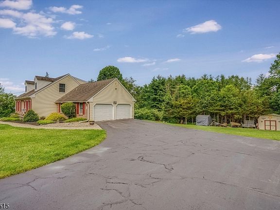 3rd image of 69 Lincoln Laurel Rd