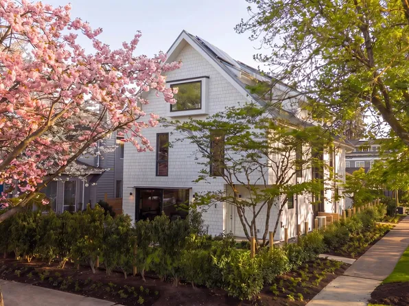 2830 Musqueamview St #1, Vancouver, BC V6K 2R9