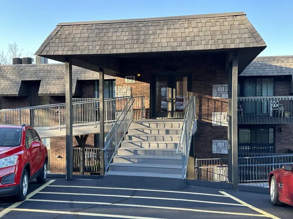 160 Wilshire Drive #70, Hollister, MO 65672