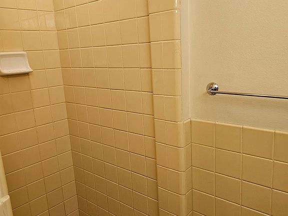 5th image of 134 N Main St #4