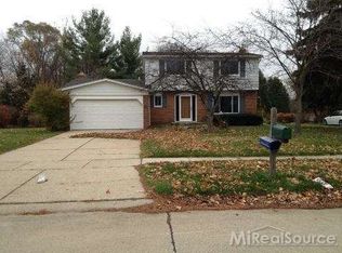 5180 Shrewsbury Dr, Troy, MI