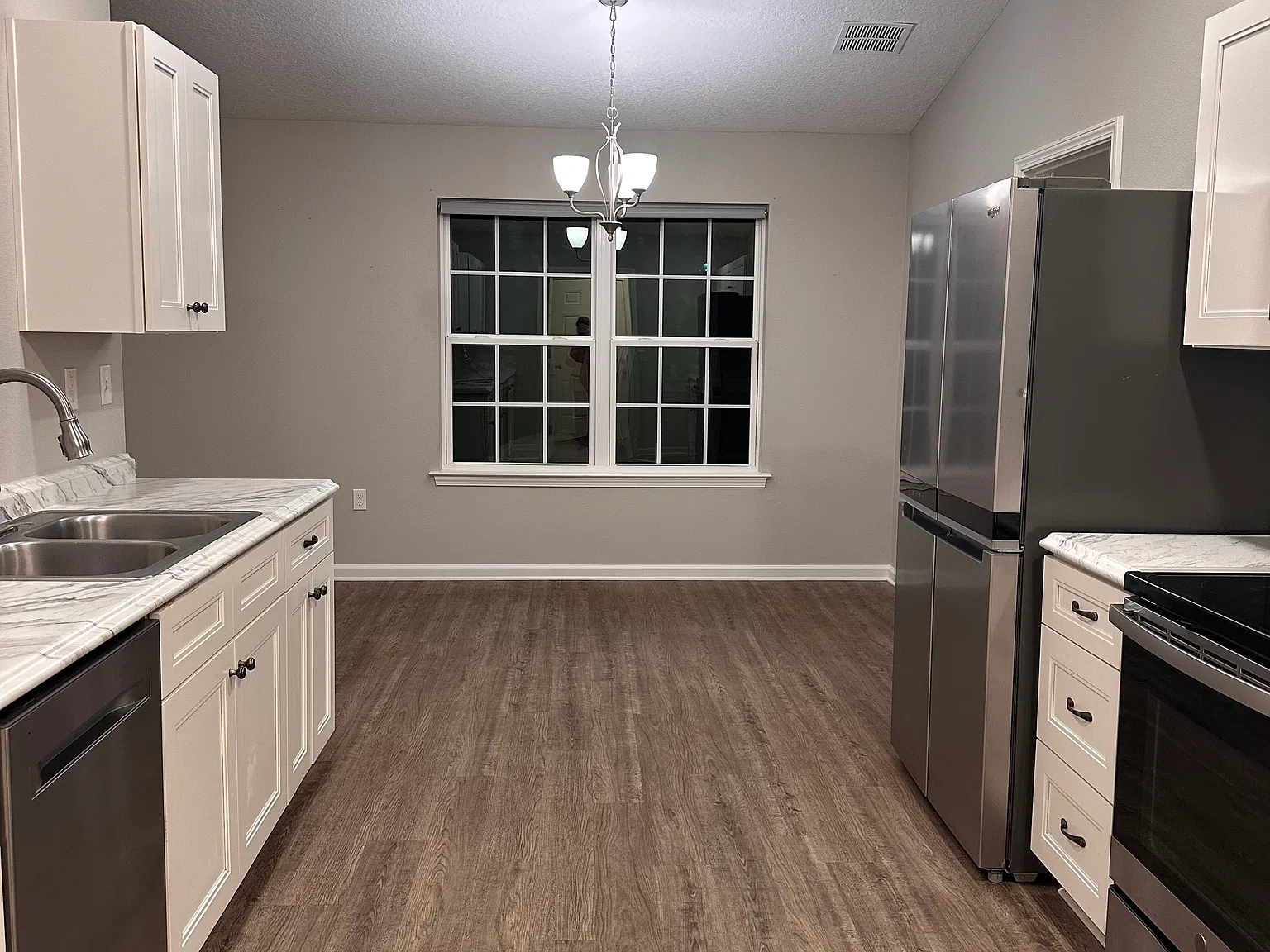 4 bed, 2078 sqft, $2,300 — Photo 4