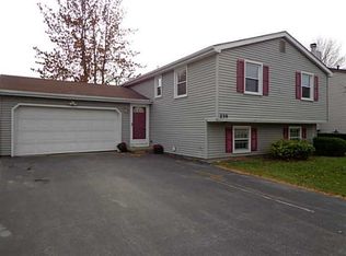 239 Woodsong Ln, Rochester, NY 14612