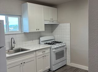 340 S College Ave #C, Dinuba, CA 93618