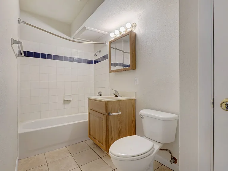 Lakeview Apartments — Photo 3