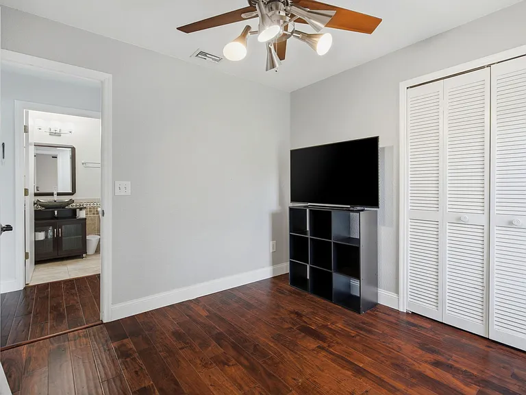12118 Dickenson Ln — Photo 15