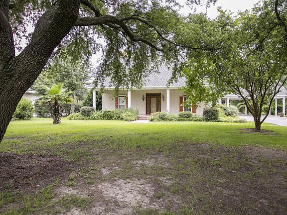 2nd image of 204 N Hillary Ave