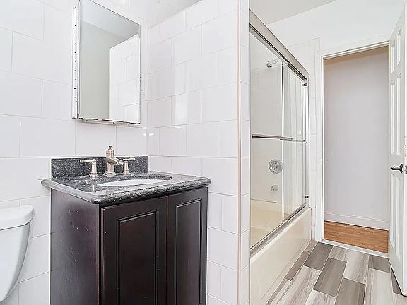 4th image of 243 E 18th St APT 8