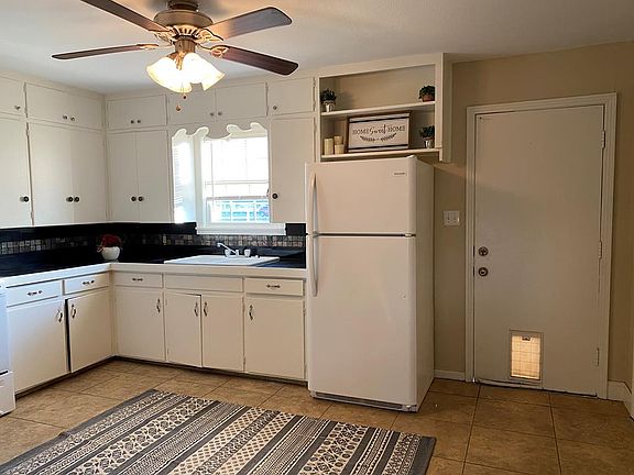 5th image of 909 NE 5th St