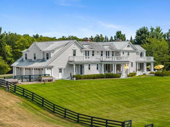 8111 Mulberry Ln, Charlevoix, MI 49720
