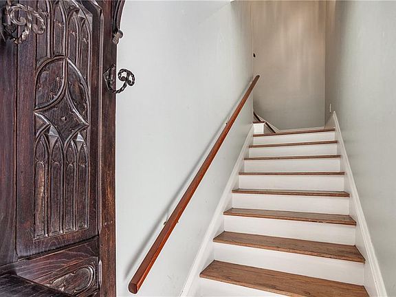 3rd image of 1027 Washington Ave APT E