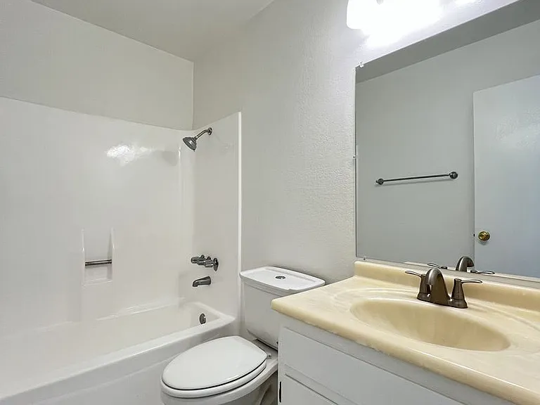 14650 Saticoy St — Photo 7
