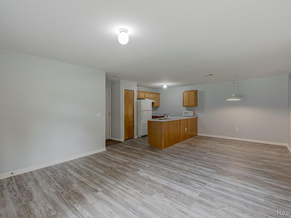 2154 Frazho Rd, photo 8