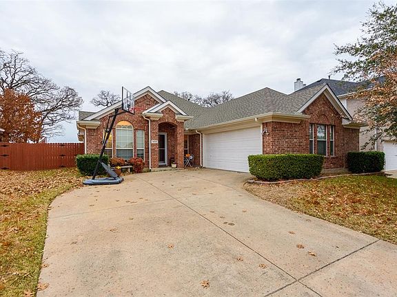 2nd image of 909 Stoneway Dr