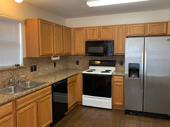 4th image of 805 Dixon Ln