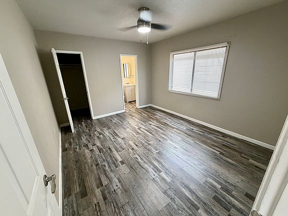 5th image of 413 N Eastwood Ave