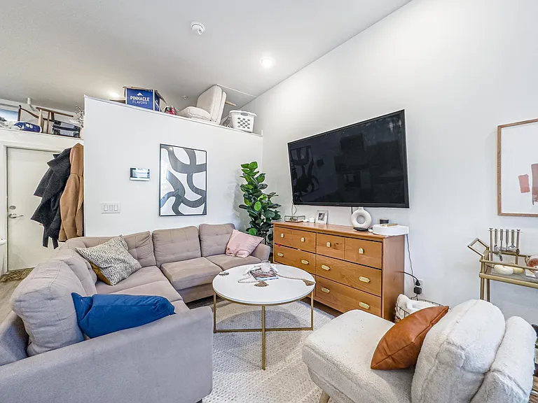 Studio House — Photo 9