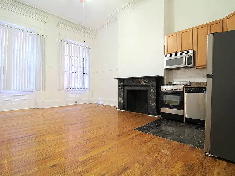 1429 Spruce St — Photo 23