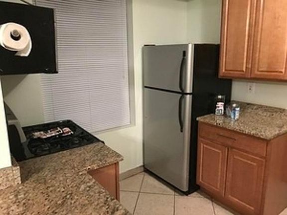 2nd image of 3565 W Lyndale St APT 2E