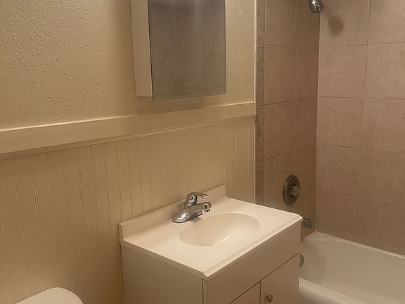 2nd image of 6956 N Fessenden St APT 1
