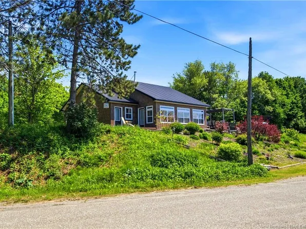 31 Hawkshaw Rd, Dumfries, NB E6G 1N8