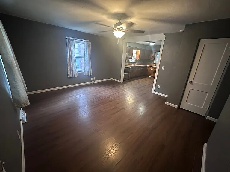 2415 Jerden Ave — Photo 5