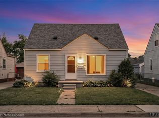 19021 Hazelwood St, Roseville, MI 48066