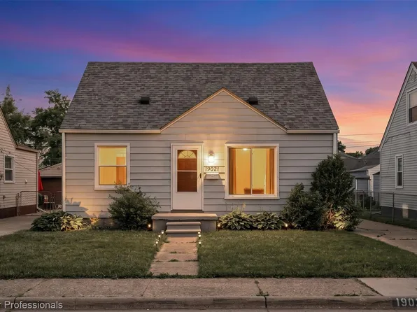 19021 Hazelwood St, Roseville, MI 48066