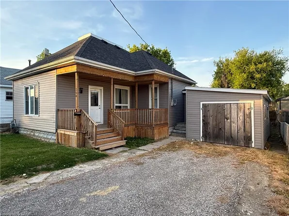318 Lafontaine St, Chatham Kent, ON N8A 4H9