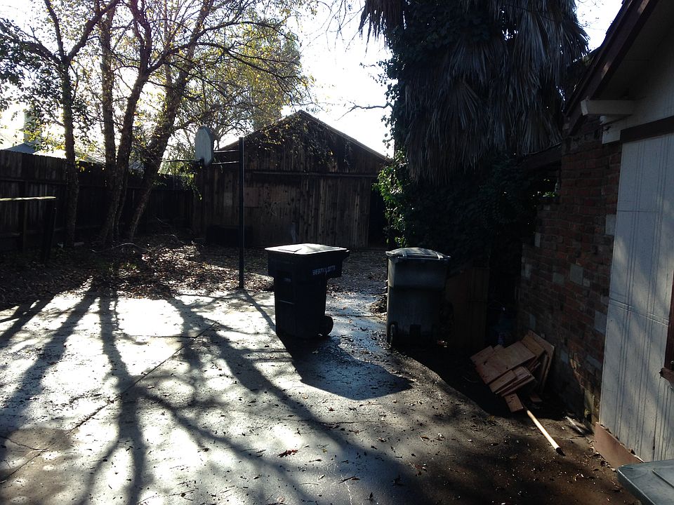 2nd image of 1324 Houser Ln