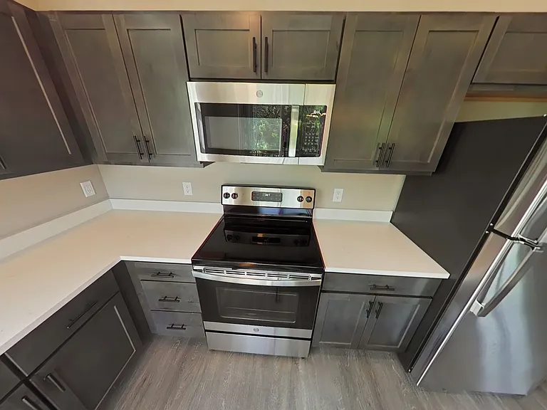 Beaverbrook Apartments — Photo 103