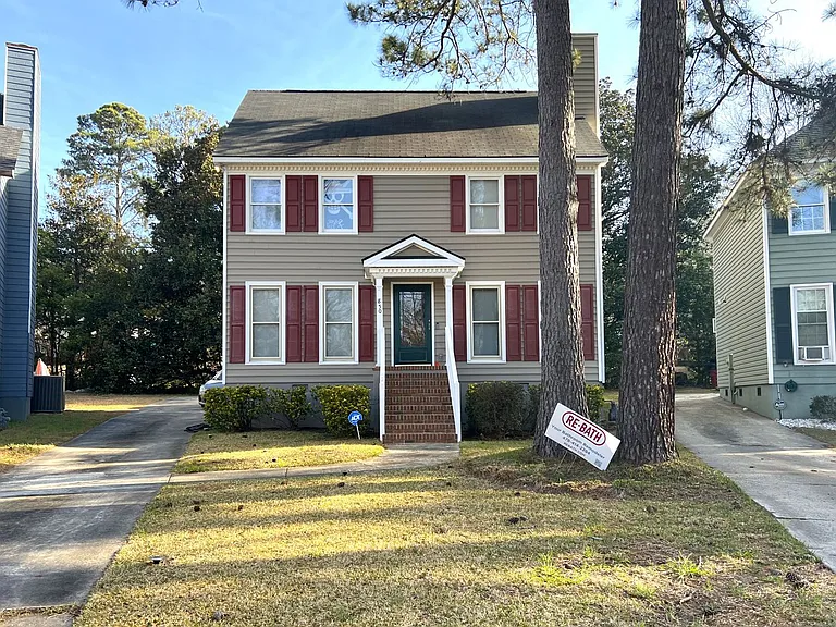 850 Parkview Ct — Photo 1