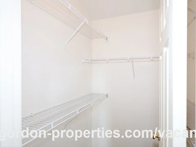 16913 NE Halsey St — Photo 32