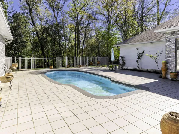 1139 Marc Antony Dr, Baton Rouge, LA 70816