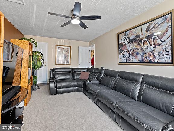 4th image of 115 Skeet Cir E